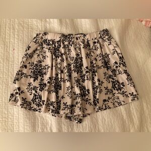 Cider Cream and Black Floral Mini Shorts size large